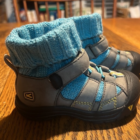 Keen sweater top toddler boots - Picture 2 of 7